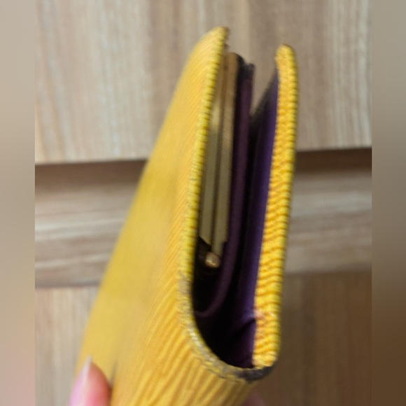 Auth Louis Vuitton Epi kiss-lock long wallet Clutch - Picture 8 of 15